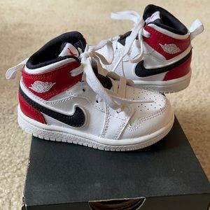 Jordan 1 Mid toddler sneakers